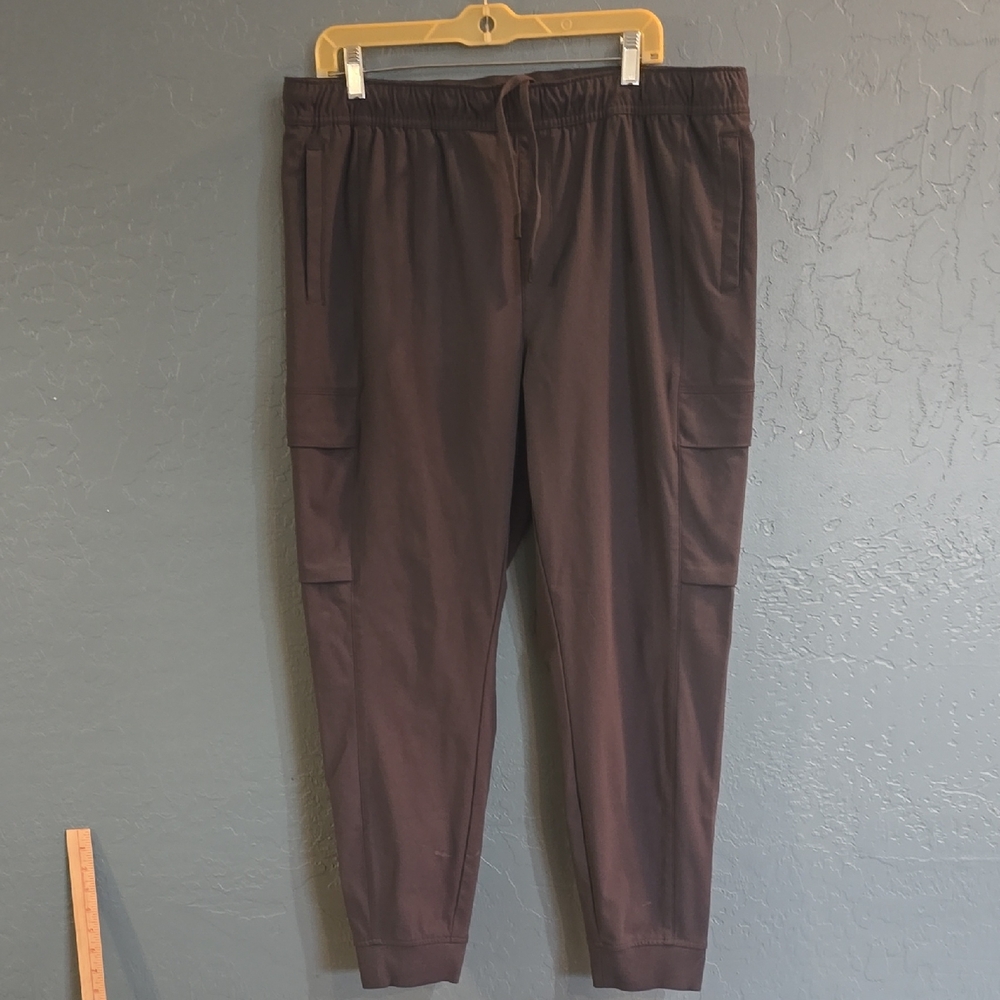Mack Weldon Men's Performance Cargo Pants in Dark Grey